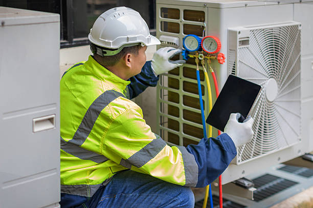 Professional Hvac technician working in Missouri City, TX